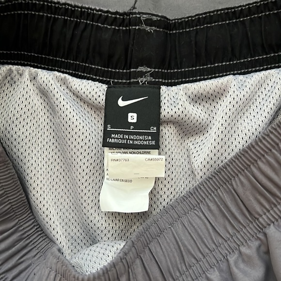 Nike Small Mesh Lined Running Shorts - Picture 2 of 3
